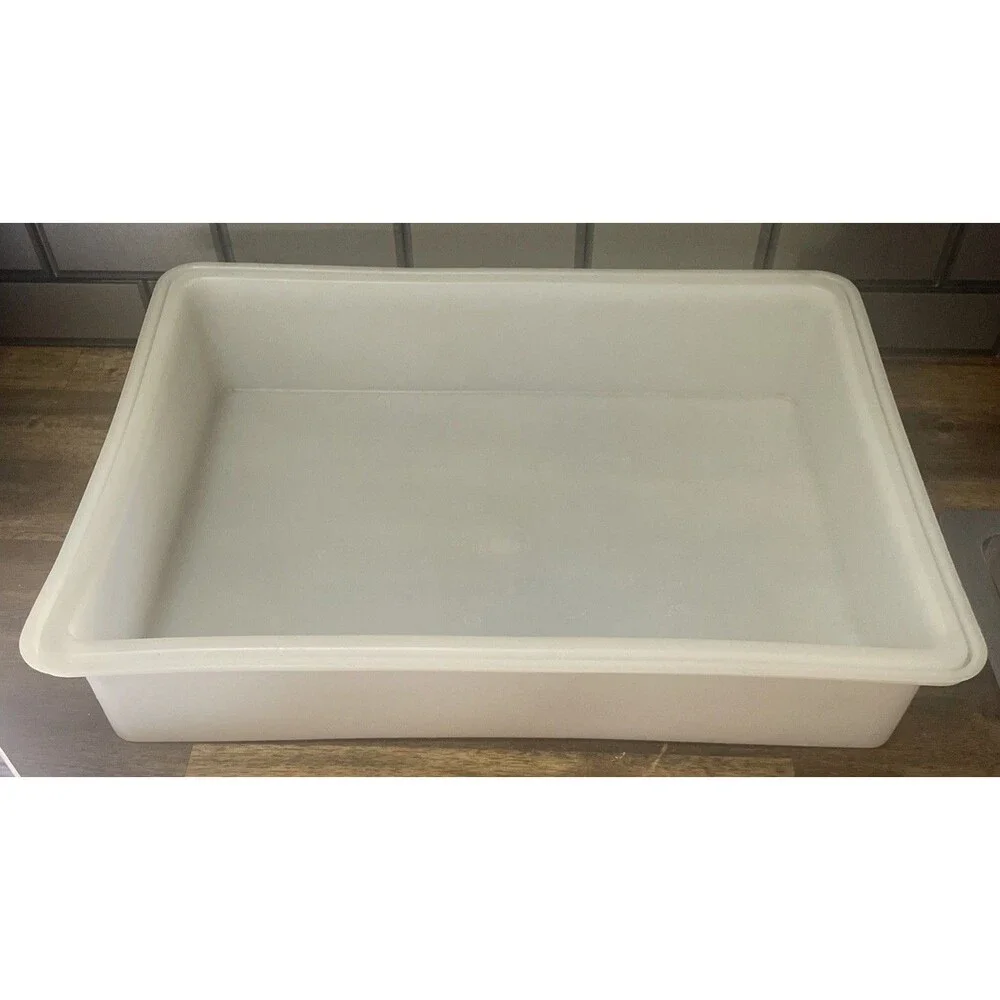 TUPPERWARE Vintage Rectangular  Cake Carrier 13